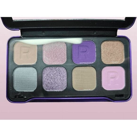 Makeup Revolution London Forever Dynamic Mesmerized Eyeshadow Palette 8 x 0.03oz - Picture 11 of 12